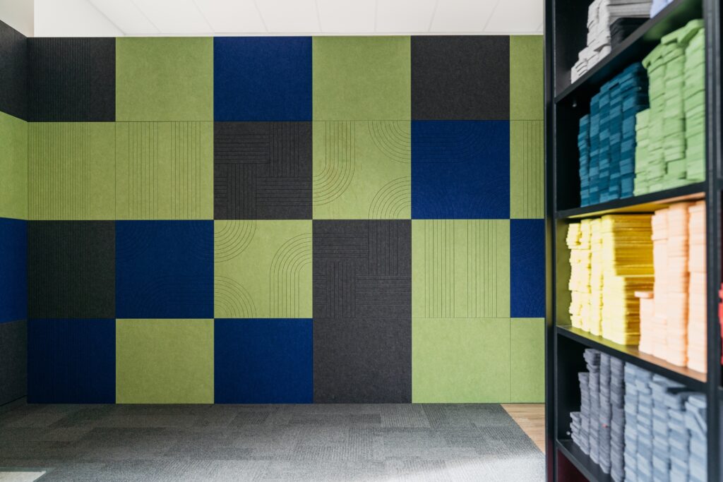 Akustyczne panele ścienne w designerskim wnętrzu
