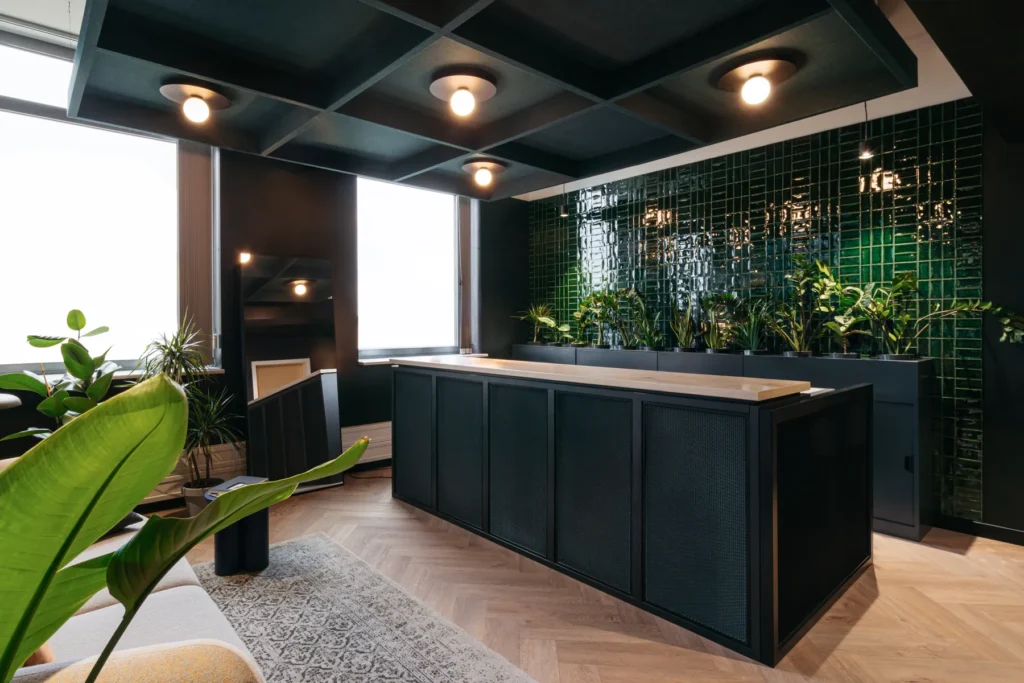 Dobór kolorów panele akustyczne Feltdecor w biurze