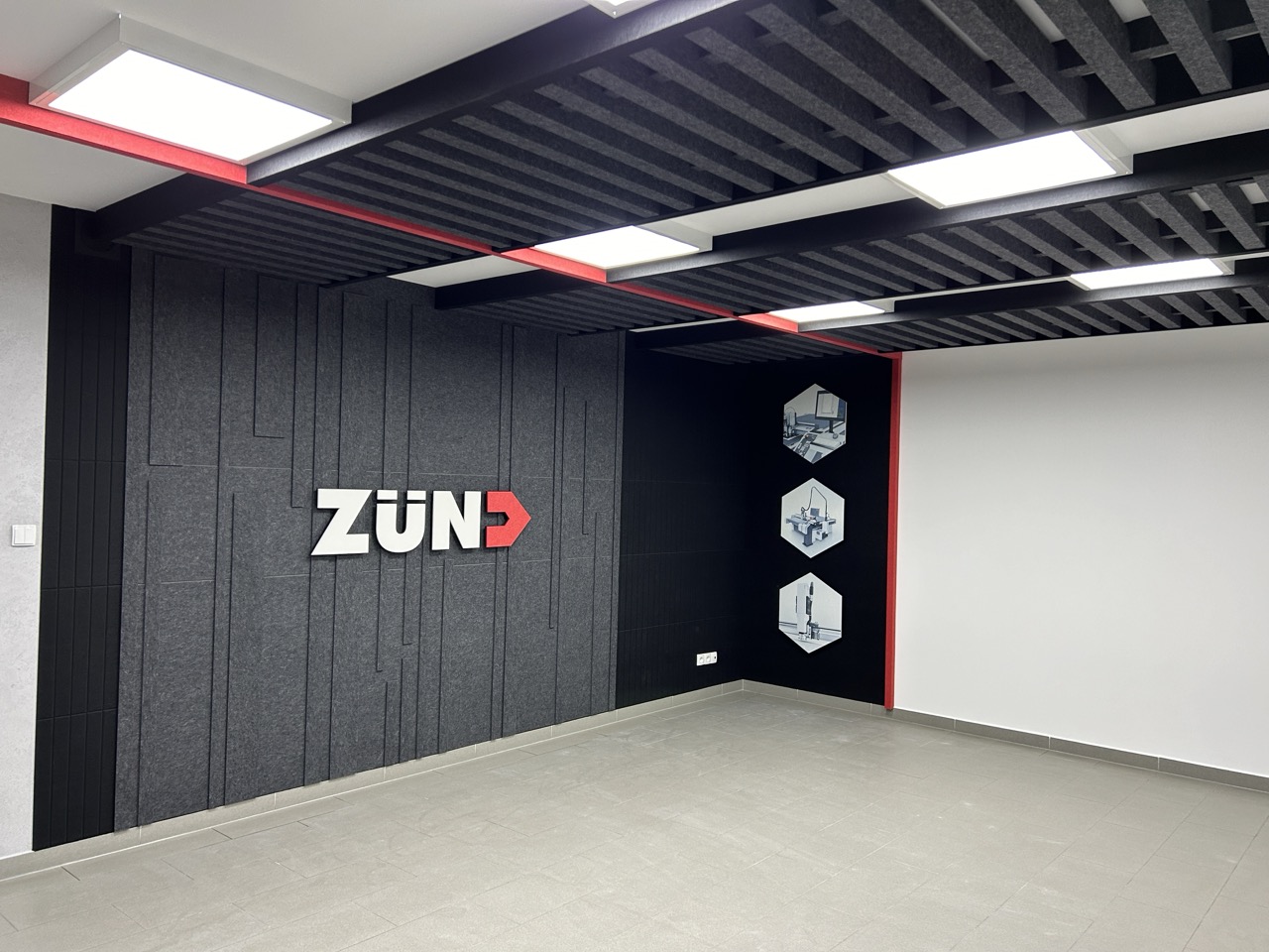 Realizacja biura z panelami akustycznymi SilentScape na ścianie