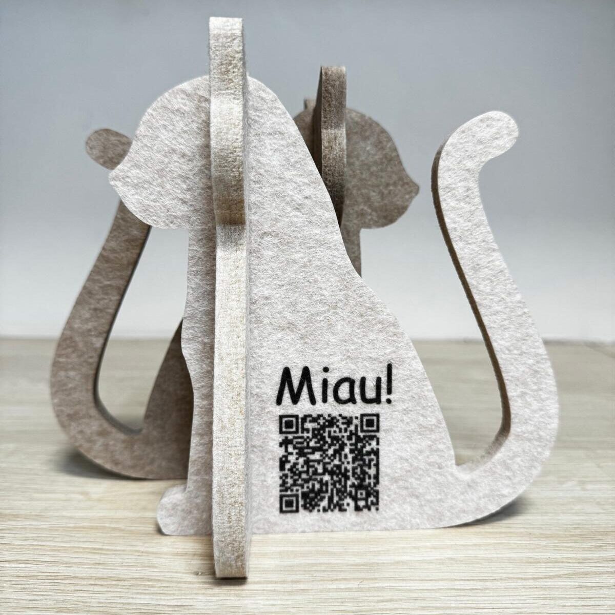 Maskotka konkursu Filcowe Resztki z kodem QR